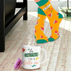 Coffret Mug Chaussettes La Retraite 6 Coffret Mug Chaussettes La Retraite -Cadeau boutique coffret mug chaussettes la retraite 1