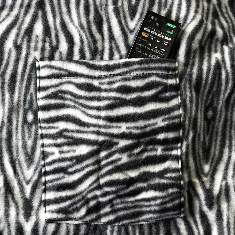 Couverture à Manches Zèbre 4 Couverture à Manches Zèbre – Image 2