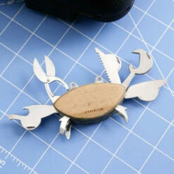 KIKKERLAND Crabe Multi-outils 9 En 1 10 KIKKERLAND Crabe Multi-outils 9 En 1 -Cadeau boutique crabe multi outils neuf en un 3