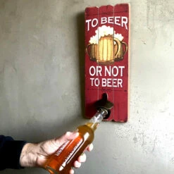 Décapsuleur Mural To Beer Or Not To Beer -Cadeau boutique decapsuleur mural to beer or not to beer 1