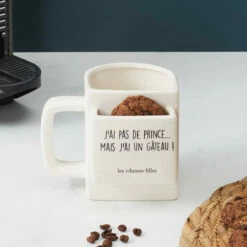Mug Biscuit J'ai Pas De Prince Mais J'ai Un Gâteau. -Cadeau boutique mug biscuit j ai pas de prince mais j ai un gateau 1