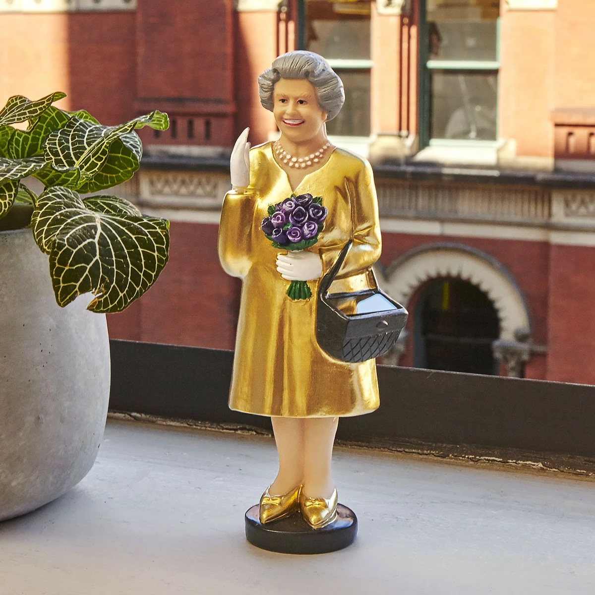 KIKKERLAND Reine D'Angleterre Solaire Gold édition 4 KIKKERLAND Reine D'Angleterre Solaire Gold édition – Image 2